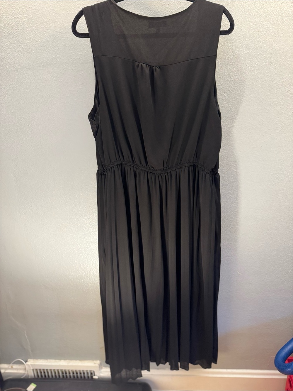sofia by sofia vergara Black V-Neck Sleeveless Gathered Waist Dress - Picture 4 of 5